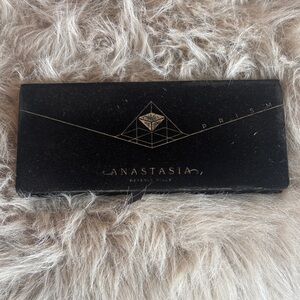 Anastasia Beverly Hills Prism Eyeshadow Palette - Black with Gold Detailing